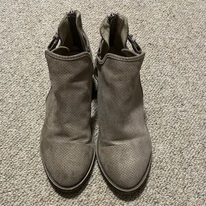 Jelly Pop 7M Perforated Taupe Ankle Boots